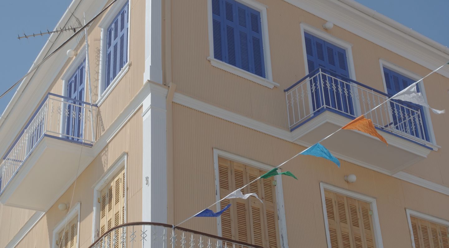 Old building, town’s central square | Lefkada’s architecture | Lefkada Slow Guide