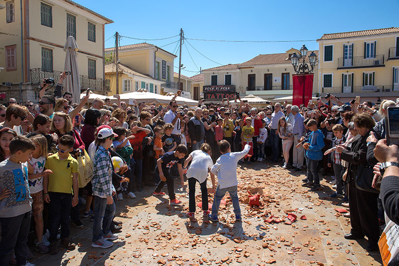 Customs in Lefkada | Holy week | 'Kommati'