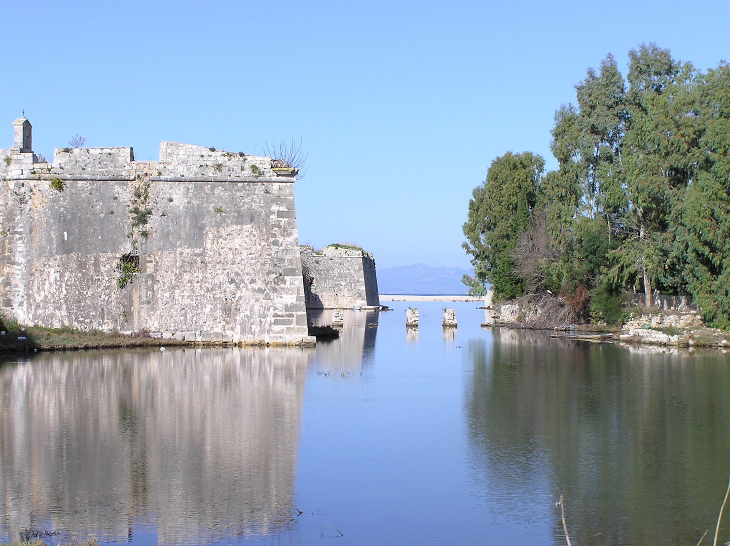 Το Κάστρο της Αγίας Μαύρας στην είσοδο της πόλης της Λευκάδας
