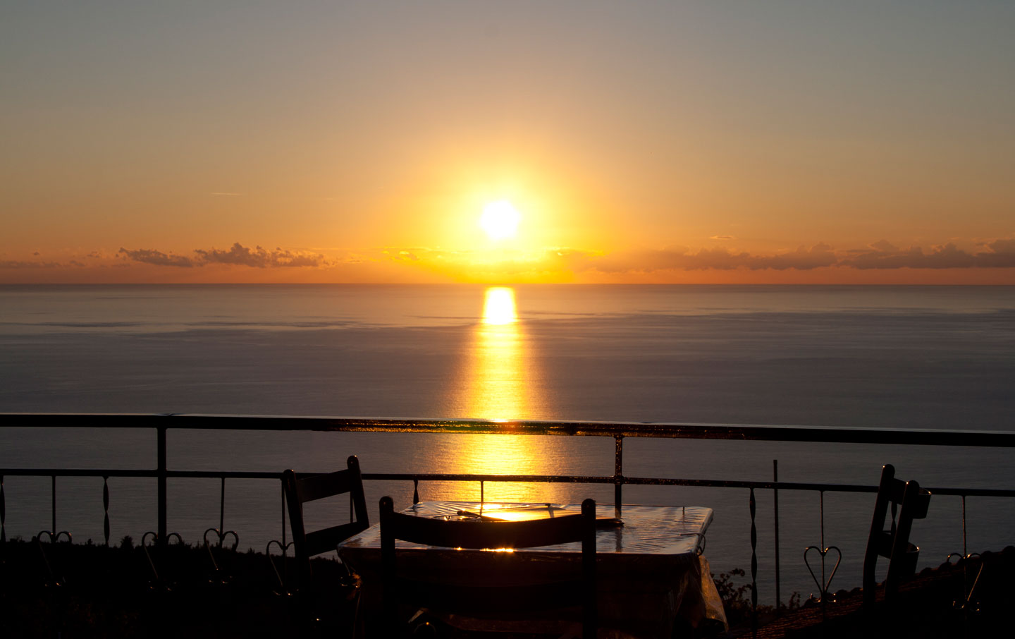 Sunset experiences in Lefkada: stunning sunset-seeking spots