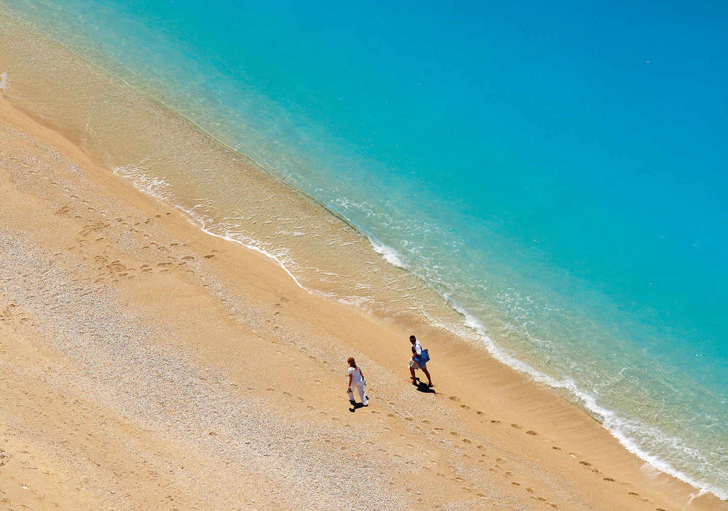 Egkremnoi in Lefkada | World-renowned beach with turquoise waters