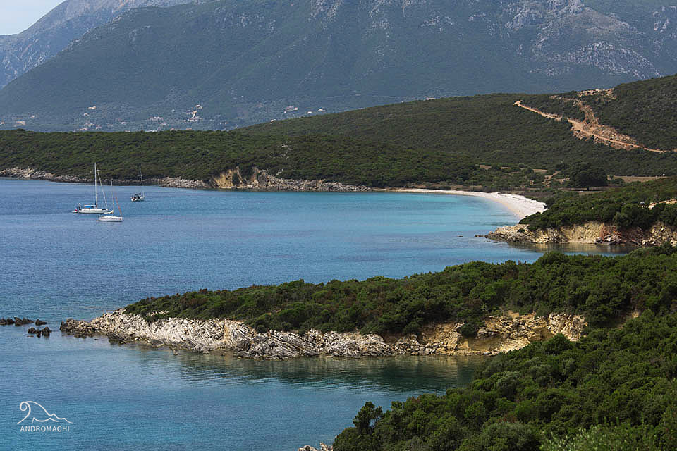 Palairos has an island-like atmosphere | Stunning road trip from Lefkada